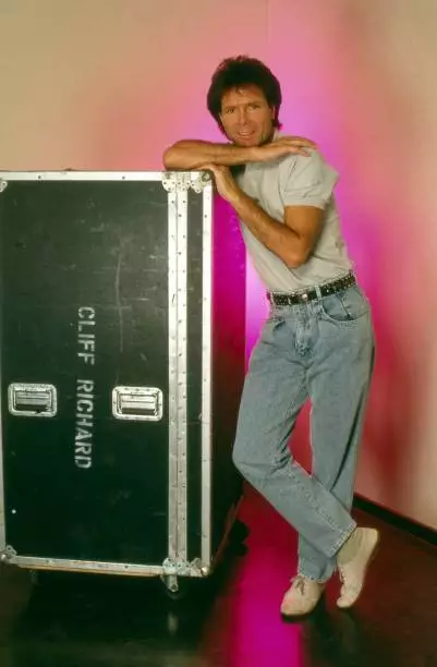 Cliff-Richard-In-Germany-1988-Old-Music-Photo.webp.a688f4f827f2adc276ea86a7f424eadb.webp