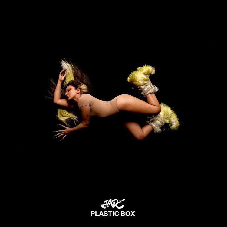 JADE—PlasticBox-1000x1000-1.jpg
